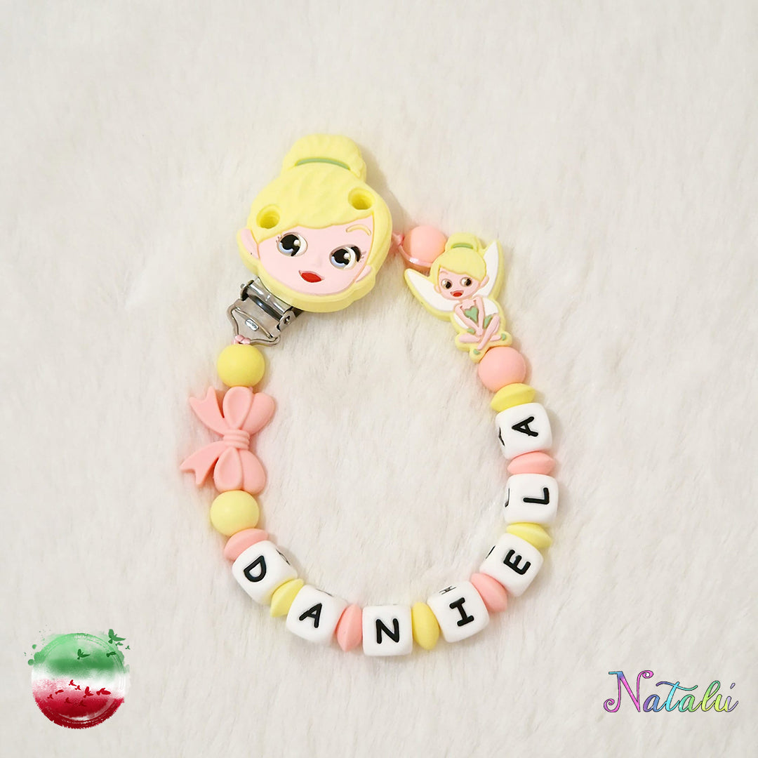 Catenella Portaciuccio Personalizzata con Nome Stile Trilli Natalù - Accessori Sicuri e Personalizzabili per Neonati Catenella Portaciuccio Personalizzata con Nome Stile Trilli Natalù - Accessori Sicuri e Personalizzabili per Neonati